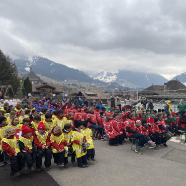 Olympisches JFK-Gold geht an das Team Kilimanjaro - Gespannt warteten die Athleten auf die Rangverkündigung.