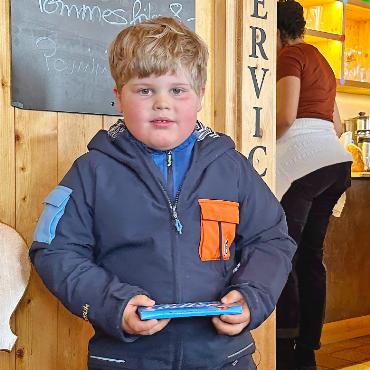 Heidi Sigrist und Hannes Marmet sind Saaner Clubmeister 2026 - Knaben U6: 1. Elias Sigrist, 1. Rang.