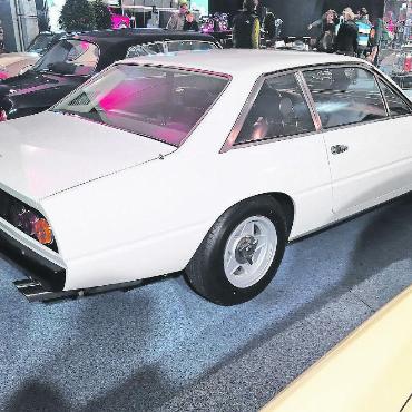 Classic Cars bewegen - Ferrari 365 GT4 2 2 von 1976, verkauft für 137200 Franken.