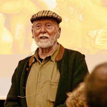 «Überall hets Pilzli draa...» - Interessant und unterhaltsam: Bert Inäbnit an seinem Vortrag über Pilze. FOTOS: KEREM MAURER