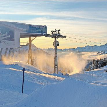 «Kompass Schnee» liefert Entscheidungsgrundlagen - Beschneiung oberhalb von 1500 Metern: Laut der Studie «Kompass Schnee» bleibt Schneesport in dieser Höhenlage auch bis 2050 möglich – vorausgesetzt, die Beschneiung erfolgt effizient und innerhalb kurzer Kältefenster von rund 70 Stunden. FOTO: NICO PILZ