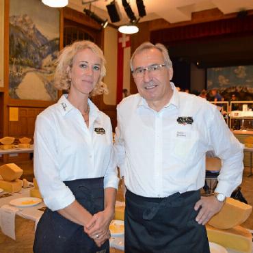 Ein Dorf im Käsefieber: Berner Alpkäsemeisterschaft in Saanen - Barbara Gafner und Ernst Jakob haben eine langjährige Erfahrung im Degustieren von Käse.