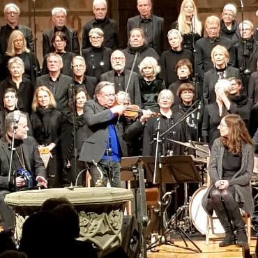 «Believe in Christmas» - Die "Friends": v.l. Costi Topaliti, Adam Taubitz und Melanie Wullschleger-Lacroix