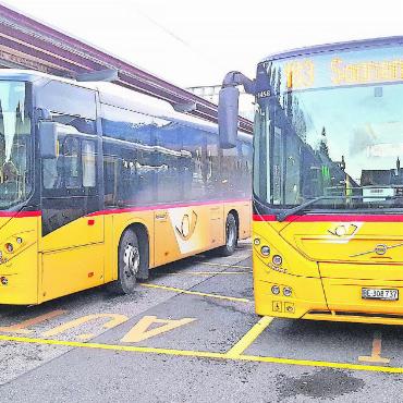 Trotz prekärer Situation rollen die Busse noch im Saanenland - Die Postautos im Saanenland fahren auch diesen Winter fahrplanmässig. FOTO: KEREM MAURER