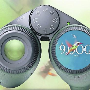 «Summer Vibes» mit Swarovski Optik: News bei Optik Gstaad - Das neue AX-Visio, ein Fernglas mit eingebauter Kamera. FOTO: ZVG