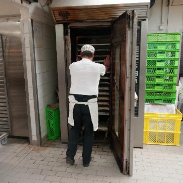 Dreikönigskuchen in Nachtaktion: ein Blick in die Backstube