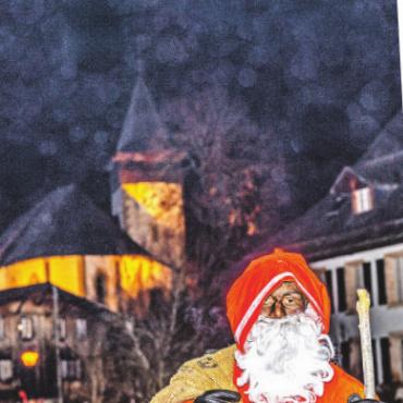 Samichlöisla, so weit das Auge reicht - Der Samichlous unterwegs in Lauenen. FOTOS: PIA ULRICH