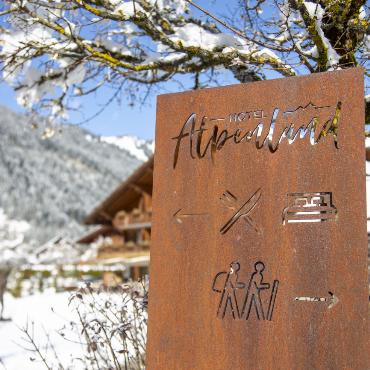 Ein Steinbock für das Hotel Alpenland