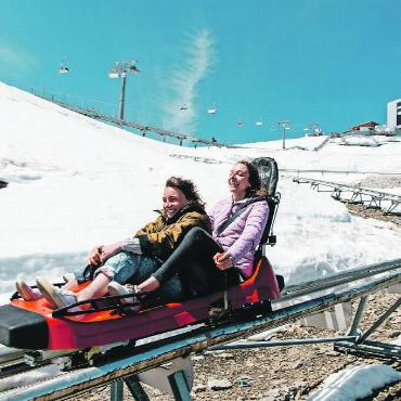 Klimawandel auf dem Glacier 3000: «Wir beobachten von Jahr zu Jahr, wie der Gletscher sich verändert» - FOTO: ZVG