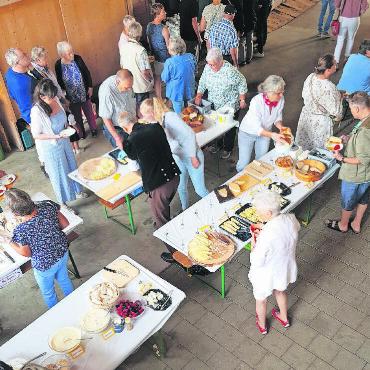 Ein Chüejerzmorge zum 1. August - (Links) Brunch-Buffet.