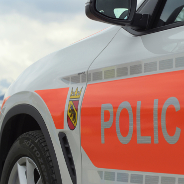 Polizei nach Drohung an Schule in Zweisimmen vor Ort - Die Kantonspolizei Bern musste am Montag bei der Schule Zweisimmen ermitteln: Bei der Meldezentrale ging eine Drohung ein. Symbolbild: Kantonspolzei Bern