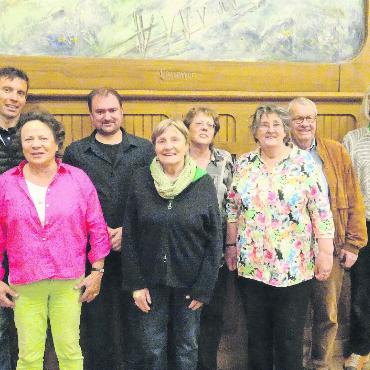 Schon einmal besucht, das Museum der Landschaft Saanen? - Engagieren sich im Vorstand des Museums der Landschaft Saanen: v.l. Victor Brand, Renate Bach, Pascal Bangerter, Vertreter der Gemeinde Lauenen, Ruth Schmid, Kassierin, Liselotte Käser, Sekretärin, Regula Hauswirth, Betriebsleiterin, Stephan Jaggi, Präsident, Erhard Hauswirth, Vertreter der Gemeinde Gsteig. Auf dem Bild fehlen Franziska Haldi und Michel Dieckmann. FOTO: VRENI MÜLLENER