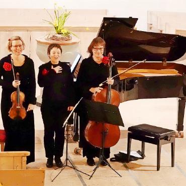 Filigran, empfindsam und fantasievoll - Freuen sich über ihren Applaus: das «Trio 323».