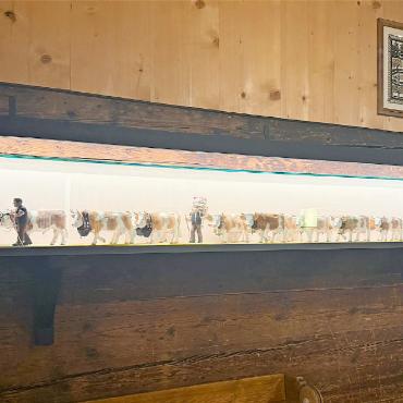 Mixed Media trifft Tradition – aus gutem Grund - Im Museum bereits permanent platziert: der berühmte Alpabzug von Fritz Schwizgebel.