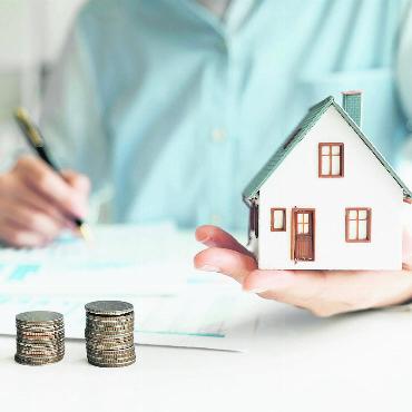 Die Mieten werden wohl noch einmal teurer - Düstere Aussichten für Mieterinnen und Mieter: Wohnen dürfte teurer werden. FOTO: ADOBE STOCK