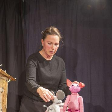 Die zeitgenössische Rolle einer sprechenden Puppe