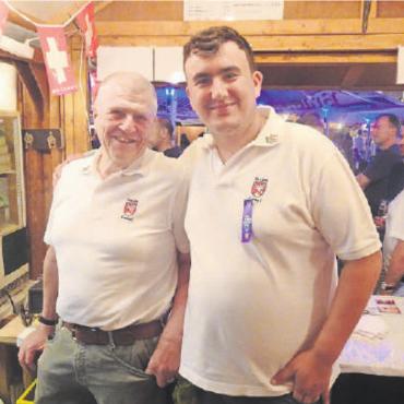 Fünf lange Tage am Darmstädter Heinerfest - Am Samstag dazugestossen: Heinz Welten (links). FOTOS: ZVG