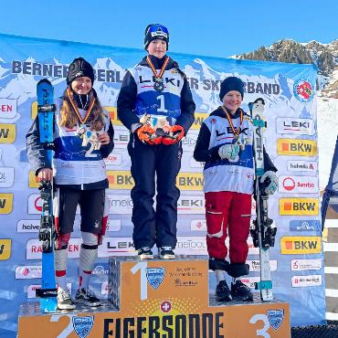 RLZ Swiss-Ski Gstaad: erfolgreiches Wochenende bei den BOSV-Meisterschaften - Mädchen Katgerorie U14: Emma Horn, 1. Rang und Noemi Reichenbach, 3. Rang.