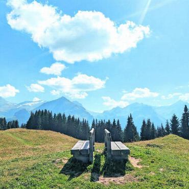 LESERBILDER - «Ob nach Westen oder Osten: Die Aussicht von der Wispile ist in beide Richtungen sitzend geniessbar», schreibt unser Leser Raphael Matter. FOTO: RAPHAEL MATTER, ROTHRIST