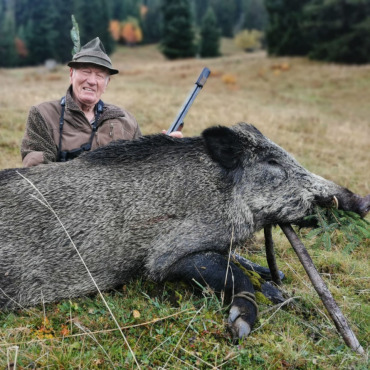 Ein Wildschwein in der 60. Jagdsaison - Arthur Brand im Jagdglück.