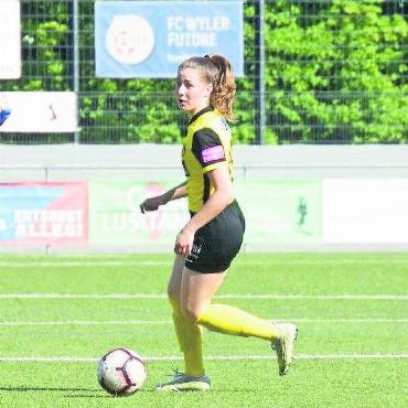 Mit beiden Füssen zum Erfolg - Sina Hauswirth bei BSC YB U19.
