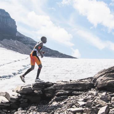 Geoffrey Gikuni Ndungu und Victoria Kreuzer triumphieren auf dem Glacier 3000 Run - Allein auf weiter Flur: der erstplatzierte Kenianer Geoffrey Gikuni Ndungu. FOTO: KEREM S MAURER