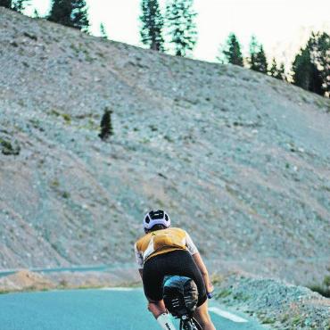 Zwei Räder, grenzenlose Distanzen: Die Lebenskünstlerin auf dem Fahrrad - Vom Rennrad zum Gravelbike – Ein Spiel mit der Variation.