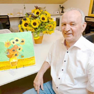 Offene Türen: Die Alpenruhe lud zu Vernissage und Entdeckungsreise ein - Martins «Sonnenblumen» sind von van Gogh inspiriert.