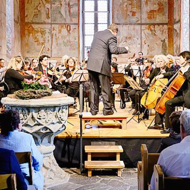 Saaner Osterkonzerte 2025: die Sinfonie «Aus der neuen Welt» zu Ostern - Ein musikalisches Erlebnis an den Saaner Osterkonzerten. FOTO: FRITZ WAMPFLER