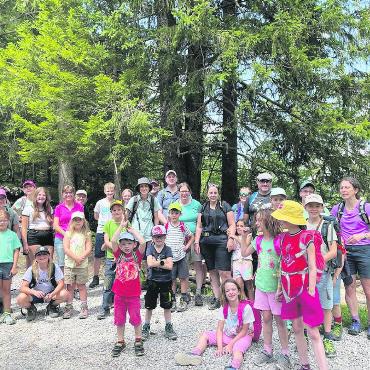 Eine Woche nichts organisieren - Die Ferienwoche in Saanen bot viel Abwechslung. Der Ausflug am Montag führte an den Lauenensee. FOTO: ZVG