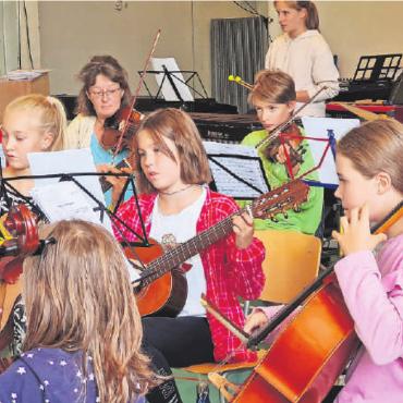 Abschlusskonzert Orchesterwochenende 2022 - Das Zusammenspiel fordert volle Konzentration. FOTO:ZVG