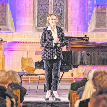 Im Zeichen der Freude - Die künstlerische Direktorin, Prinzessin Caroline Murat, freut sich, die 17. Ausgabe des Gstaad New Year Music Festivals eröffnen zu können.
