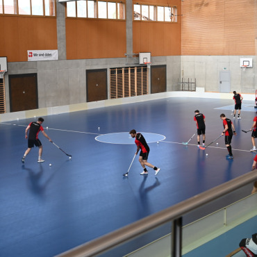 Unihockey auf höchstem Niveau - Wirklich sehenswert: Der Umgang mit Schläger und Ball scheint so leicht bei den Herren der Nationalmannschaft.  (Foto: Jenny Sterchi)