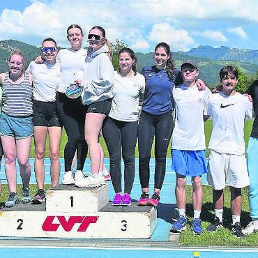 Mit viel Leidenschaft zum Sieg - Die KV-Lernenden im zweiten Lehrjahr: Sieger Klassenwettkampf und Beachvolleyball.