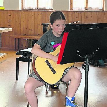 Erfolgreiche Certificats-Prüfungen - Simone Zwygart, Gitarre.