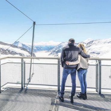 Mehrtagespass oder gleich «Summer Unlimited»? - Mit dem «Unlimited Jungfrau Summer Pass» die Aussicht von Anfang April bis Anfang Dezember geniessen FOTO: NAME