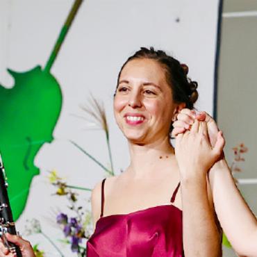 Beatrice Villiger gibt das «singende Holz» weiter