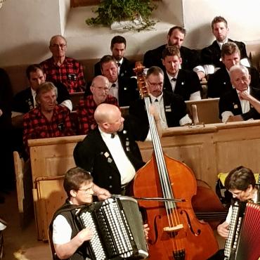 Ausdrucksstarke Volksmusik  in der Kirche Gsteig