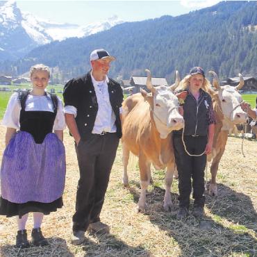100 Jahre alt und noch so rüstig: der VZV Feutersoey - Martina und Jonathan Trachsel gewinnen den Mutter-Tochter-Cup mit Malta und Mery.