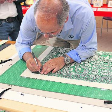 8. Scherenschnitt-Tage - Präzision, Können und Fingerspitzengefühl: Scherenschnittkunst. FOTO: ZVG