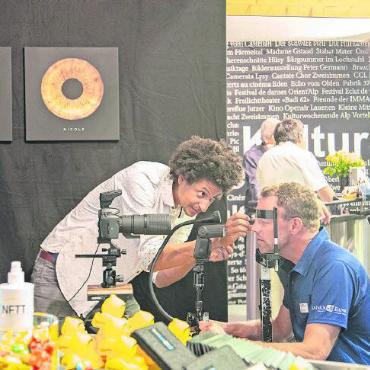 Impressionen: Endlich wieder Gstaader Messe! - Bei Optik Gstaad konnten die Besuchenden ihre Iris fotografieren lassen.