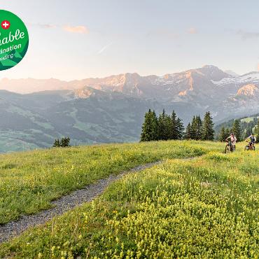 Gstaad erreicht höchstes Swisstainable-Level - Zwischen Naturerlebnis und Lebensraum: Nachhaltigkeit soll in der Ferienregion Gstaad für Gäste und Einheimische gleichermassen spürbar sein.   FOTO: GST/TOM MALECHA