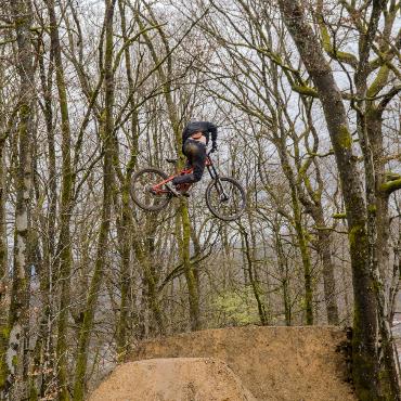 Vom Hobby zum Profisport: Russell Tschanz und die Welt des Downhill-Sports