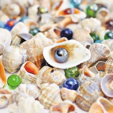 Erinnern – Perlen des Lebens - Perlen der Erinnerung – Perlen des Lebens. Jede unterschiedlich und wertvoll. SYMBOLBILD: VAL KRASN/SHUTTERSTOCK