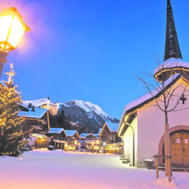 Was darf es denn zu Weihnachten sein? - Weihnachtliche Stimmung in der Gstaader Promenade. FOTO: ZVG