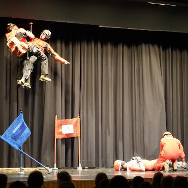 Farbenfrohe Turnershow in Gsteig