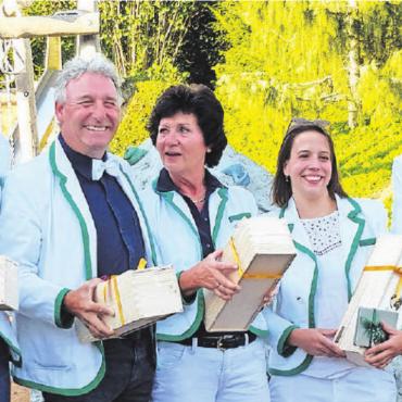 Auch das ist 3G: Golf, Gewerbe, Gemütlichkeit - OK-Team der KMU-Golf Trophy: v.l. Urs Baumann, Stefan Karnusian, Elisabeth Germann, Sabrina Brand und Heinz Brand.