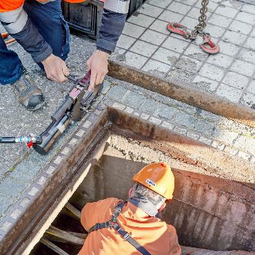 Nach Hangrutsch in Lauenen: Die BKW wechselt das unterirdische Stromkabel aus - Durch das neu verbaute Kabel ist die Stromversorgung in Lauenen langfristig sichergestellt. FOTOS: BKW
