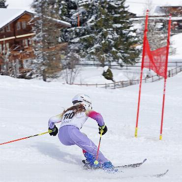 Priscillia Zumstein und Daniel Schenk sind Lauener Ski-Clubmeister 2026 - Schnellstes Mädchen am Mini-JO-Cup. FOTOS: ZVG