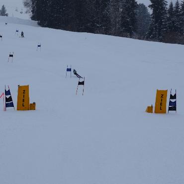 Le Rosey vs. Gstaad: 13 Jahre Kampf um die Kuhglocken